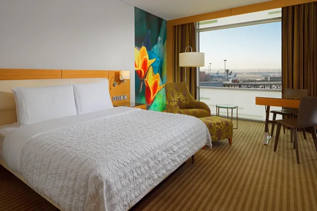 Room, King Bed, Club Floor، Le Meridien Cairo Airport 2/4