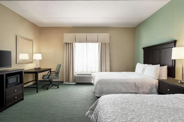 غرفة بسرير كينج وسريرين كوين لذوي الإعاقة، Hampton Inn and Suites Mount Joy Lancaster West 3/6