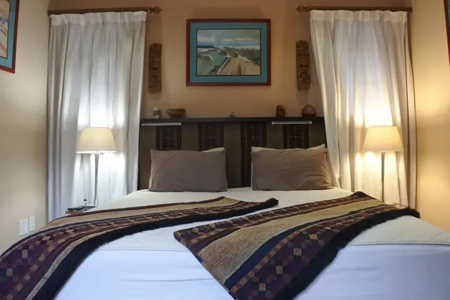 5 Murphy Beds, Suite, King Bed، Cherry Tree Cottage Linden Bed And Breakfast 3/4