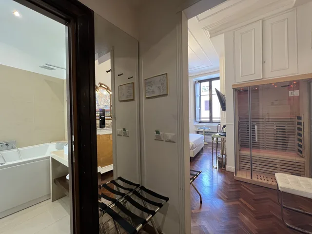 جناح استوديو رومانسي بجاكوزي، Navona Central Suites 5/7