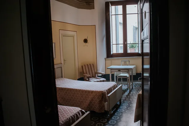 غرفة قياسية كبيرة مفردة بسرير مزدوج، Royal Victoria Hotel Pisa 1/1