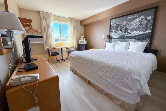 غرفة قياسية بسرير كوين، Super 8 By Wyndham Medicine Hat Ab 6/8
