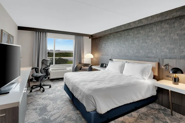 غرفة بسرير كينج وسريرين كوين، Hilton Garden Inn Brampton 2/6