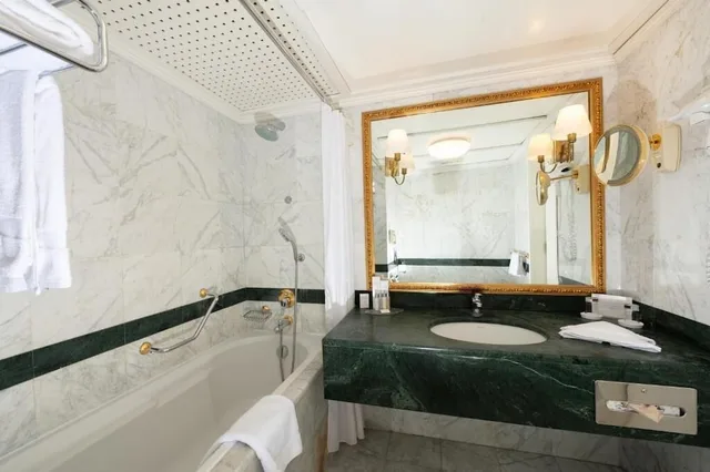 غرفة سوبيريور بسرير كينج، Grand Hotel Bucharest 6/7