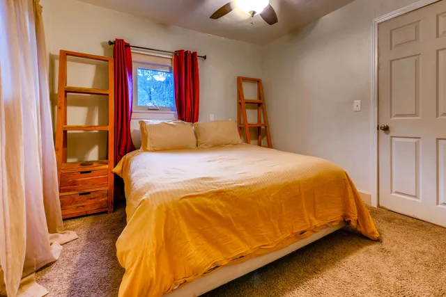 Dino, 2 Queen Beds، Cliff House Lodge Bed and Breakfast 1/7