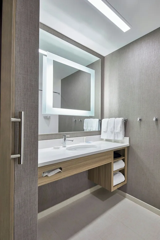 جناح بسريرين كوين مع سرير سحّاب إضافي لذوي الإعاقة، SpringHill Suites by Marriott Charlotte at Carowinds 5/8