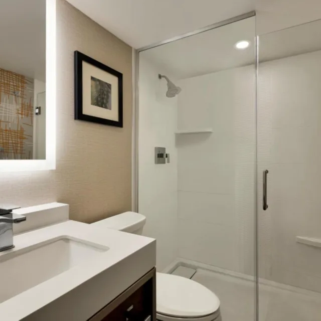 غرفة سوبيريور بسرير كينج، Crowne Plaza Toronto Airport 4/6