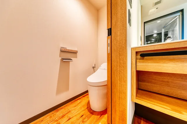 غرفة ركنية بسريرين منفصلين بإطلالة على الحديقة بشرفة بحوض استحمام، Umekoji Potel KYOTO 10/10