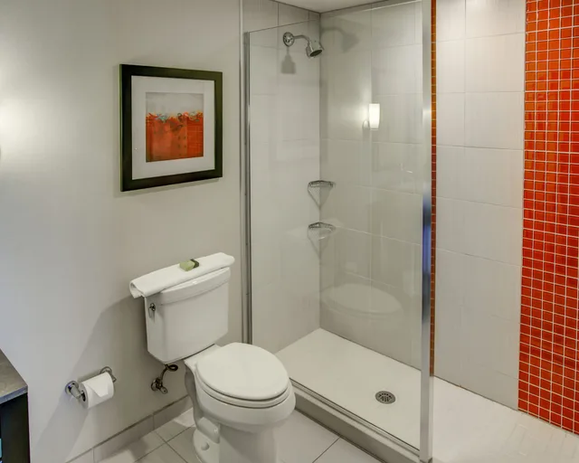 جناح بسريرين كينج بغرفة نوم واحدة مع أريكة، Cambria Hotel Pittsburgh - Downtown 6/10
