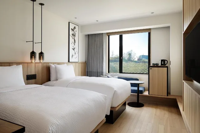 غرفة بسريرين منفصلين يُسمح فيها بالحيوانات الأليفة، Fairfield by Marriott Kyoto Minamiyamashiro 1/2