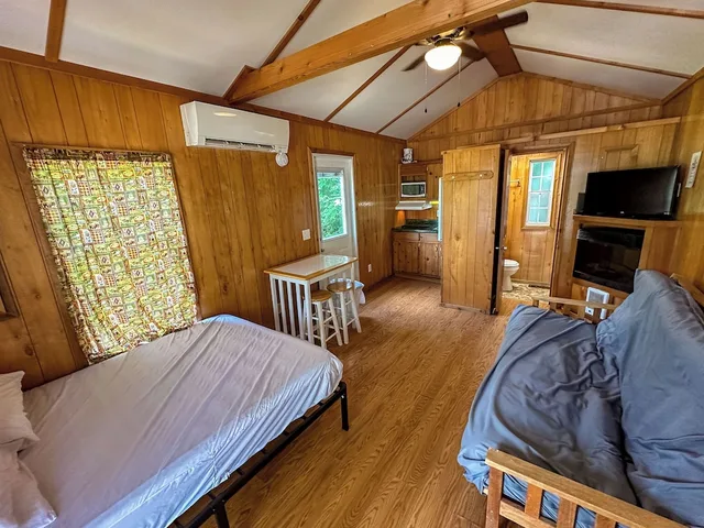 كابينة بريميوم، Basswood Resort 2/8