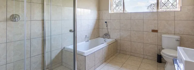غرفة تنفيذية ثلاثية بثلاثة أسرّة، Sabie Retreats Guest House 5/6