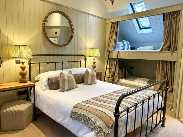Family, House، CBH Beadnell Towers & Kitchen 1/3