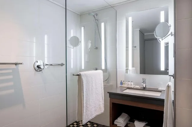 غرفة قياسية بشرفة، Radisson Blu Mammy Yoko Hotel Freetown 5/5