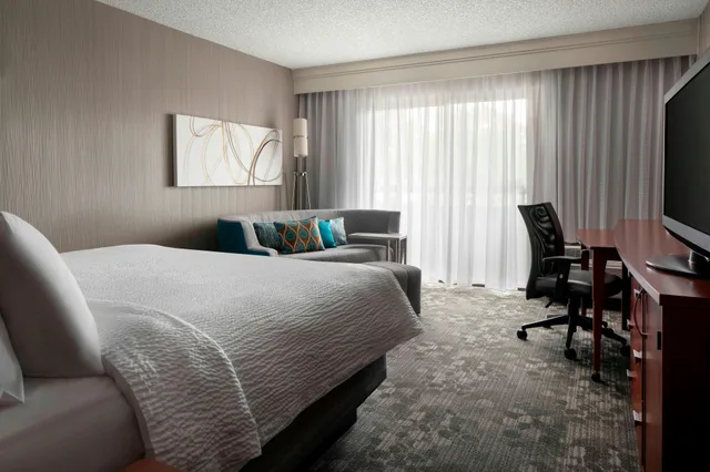 Room, Courtyard by Marriott San Francisco Airport 1/3
