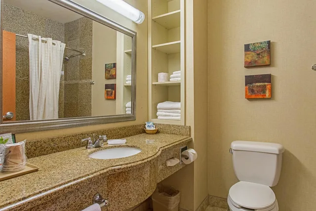 جناح جونيور، Hotel Ruidoso - Midtown 7/7