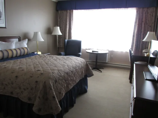 غرفة قياسية بسرير كوين، Fredericton Inn 2/4