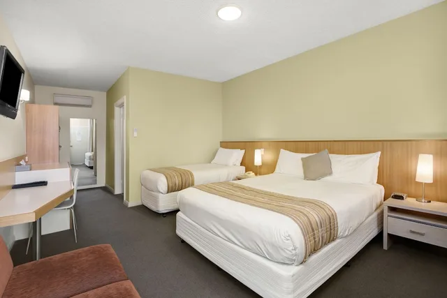 Deluxe, Single Bed, Queen Bed, ADELAIDE ROAD MOTOR LODGE 2/4