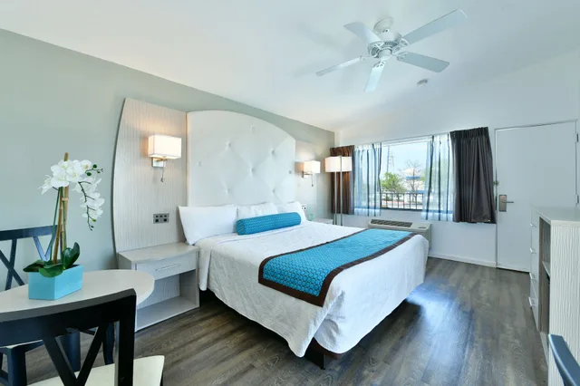 غرفة سوبيريور بسرير كينج بحمام خاص، The Freeport Inn and Marina 4/8