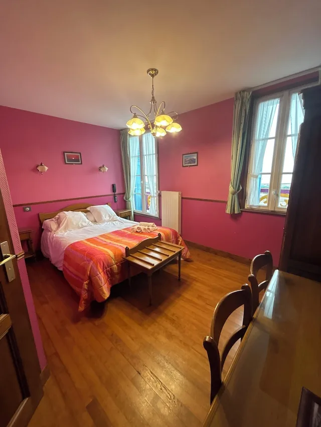 غرفة بسرير مزدوج بإطلالة على المرفأ، Hotel De Calais 6/10