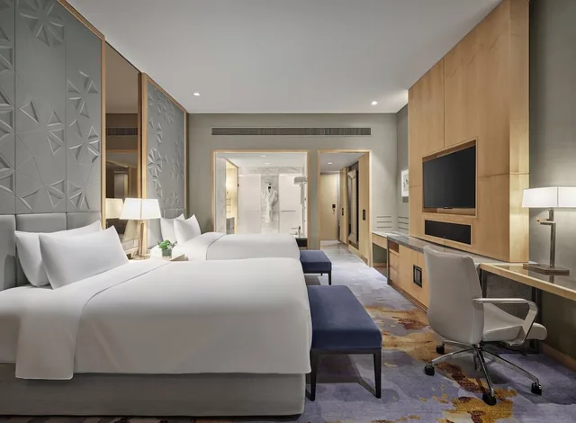 غرفة كلاسيكية بسريرين مزدوجين بإطلالة على الحديقة، Intercontinental Ningbo 1/3