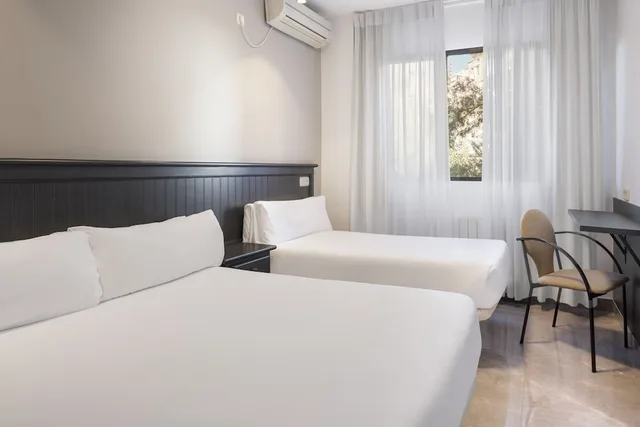 غرفة أساسية ثلاثية بسرير مزدوج وسرير فردي، Hotel Victoria 2/3