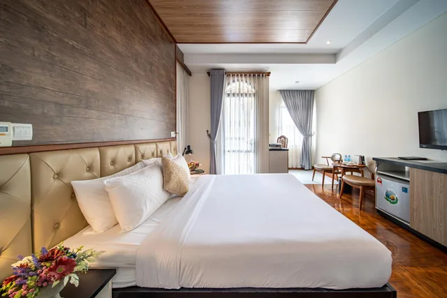 غرفة ديلوكس بسرير مزدوج بإطلالة على المدينة بشرفة، LCS Hotel & Apartment 4/10