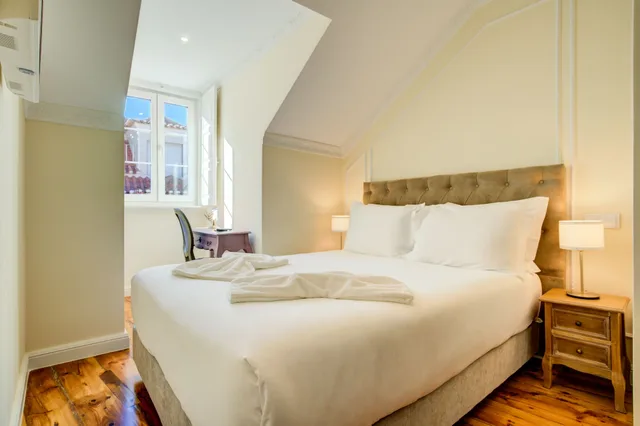 Victorian, Queen Bed, Solar dos Poetas 1/10