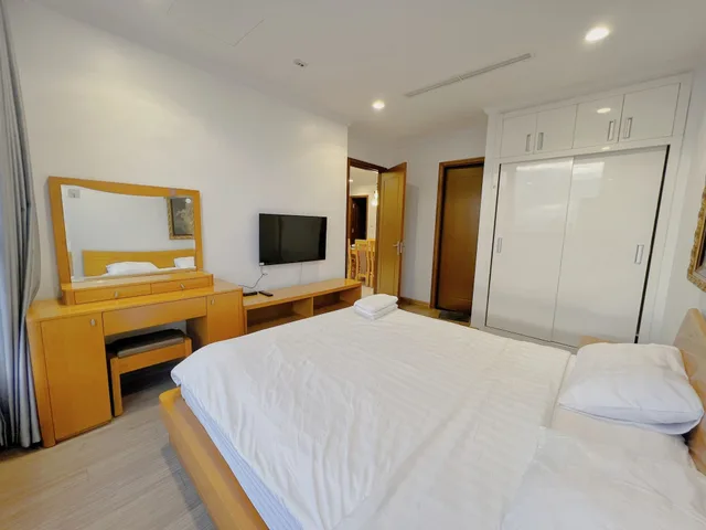 3 Bedrooms, Deluxe, Apartment, 1 King and 2 Queen Beds, 2 Bathrooms، Christine S Saigon Apartment 9/10