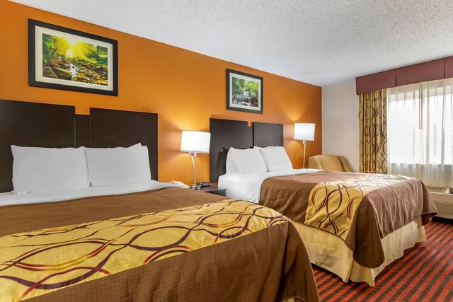 غرفة بسريرين كوين، Rodeway Inn Coopersville, MI 2/5