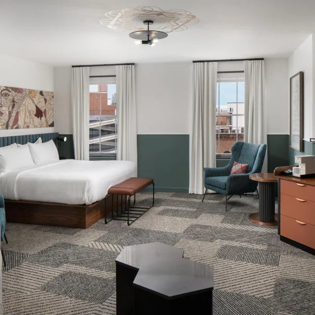 جناح استوديو كبير بسرير كينج مع أريكة، Hotel Forty Five, Macon, a Tribute Portfolio Hotel 2/3