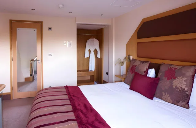 جناح جونيور بسرير كوين، The Fairlawns Hotel And Spa 2/2