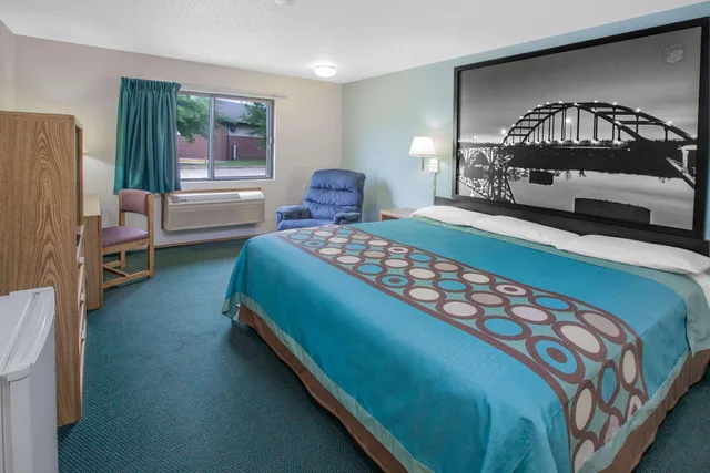 غرفة بسرير كينج، Super 8 By Wyndham Mountain Home 2/3