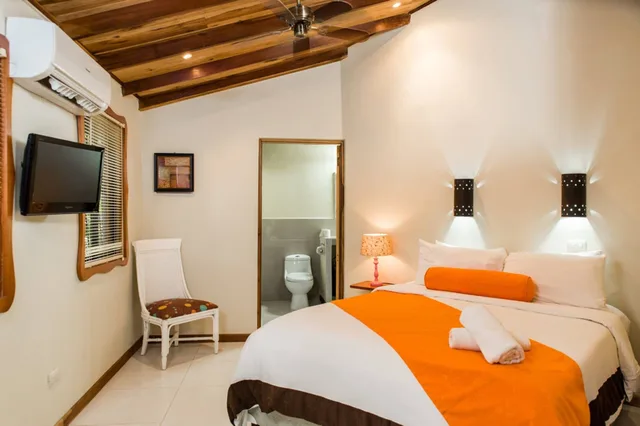 Deluxe, 1 Queen and 1 Single Bed, Hotel Pasatiempo 4/9