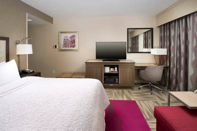 غرفة بسرير كينج، Hampton Inn Louisville East Hurstbourne Ky 3/5