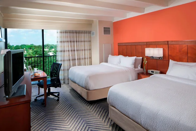 غرفة بسريرين كوين بشرفة، Courtyard Fort Lauderdale East Lauderdale By the Sea 2/8