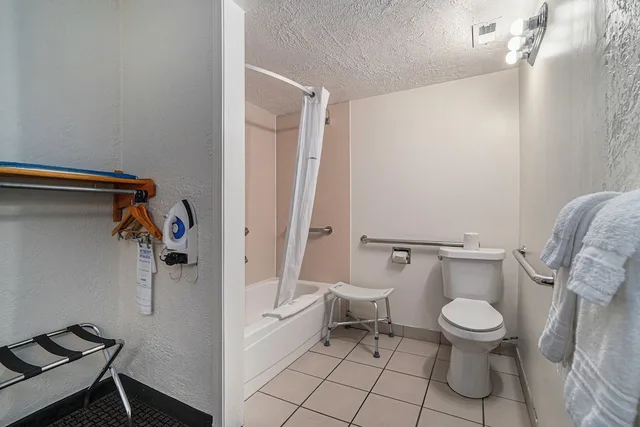 غرفة بسريرين كوين لذوي الإعاقة، Travelodge by Wyndham Traverse City MI 6/8