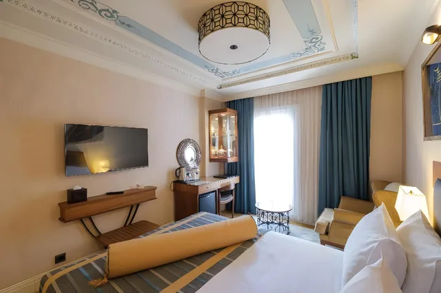 Superior, Double or Twin Bed, Street View، Golden Age Hotel Taksim 2/2