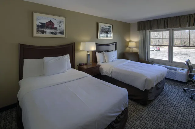 غرفة بسريرين مزدوجين، Country Inn at The Mall 2/7