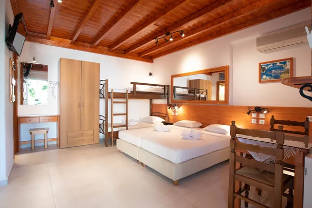 1 Bedroom, Lanai, Deluxe, Double or Twin Bed, City View، Kontaratos Studios & Apartments 2/10