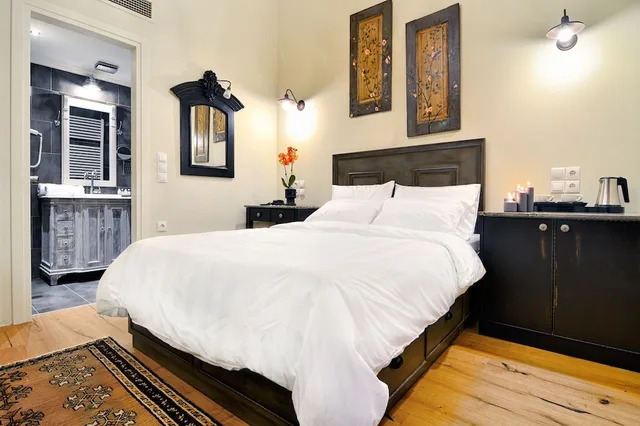 Luxury, Double Bed, Hotel Antique 3/10