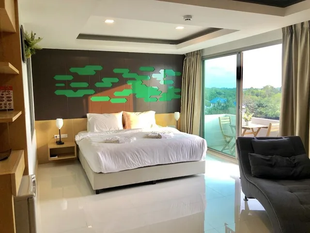 غرفة سوبيريور بسرير كينج بحوض استحمام، The Peak Chanthaburi Hotel 1/3