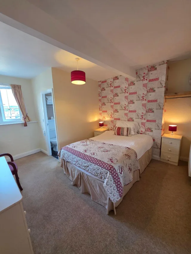 Room, Single, Large, Rivelyn Hotel 2/5