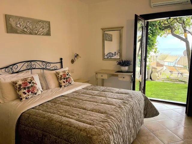 Comfort, Queen Bed, Il Gabbiano 1/3