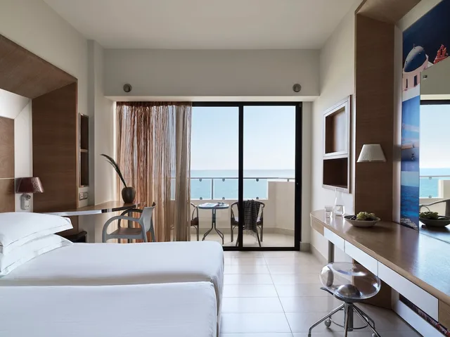 غرفة قياسية بسرير مزدوج بإطلالة على البحر، Esperos Palace Resort & Spa 2/7