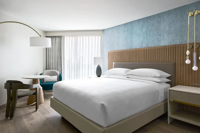 Pier, Luxury, Suite, King Bed، VEA Newport Beach, A Marriott Resort & Spa 1/3