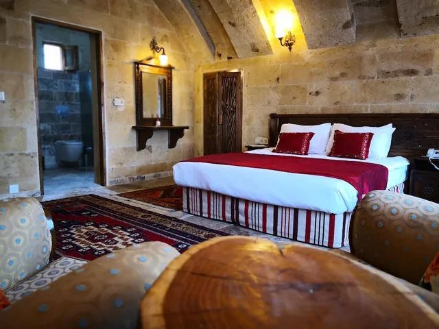 غرفة ديلوكس بسرير كوين بشرفة، Roc Of Cappadocia 2/4