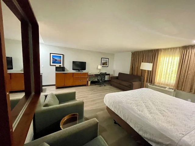 جناح بسرير كينج، Portside Inn & Suites 3/4