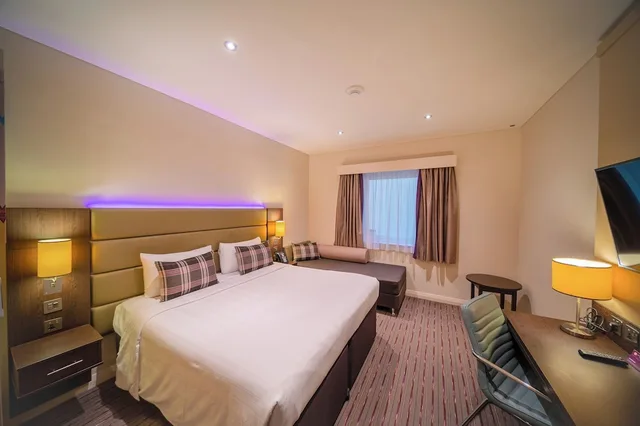 غرفة بسرير كوين، Premier Inn Dubai Al Jaddaf 3/9