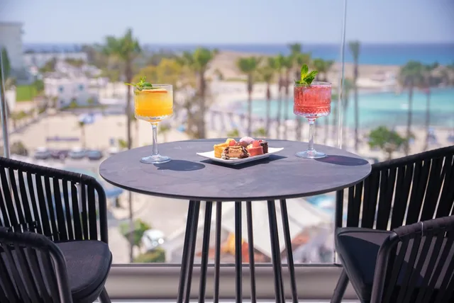جناح تنفيذي بسرير كوين مع أريكة، Pavlo Napa Beach Hotel 7/10